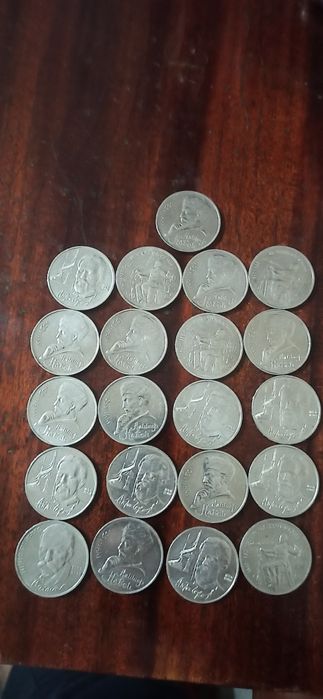 Продам рубли юбилейные остались те что на 1м фото