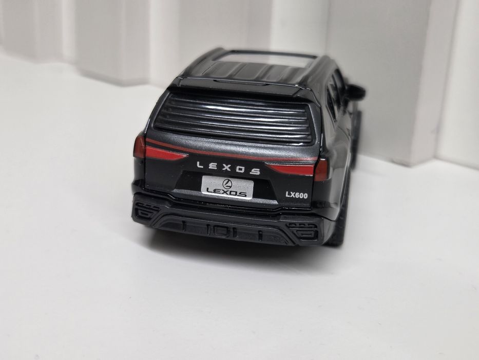 Игрушка машина LX600