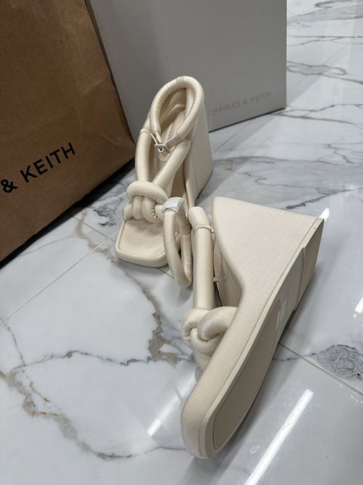 Босоножки ( сабо ) на танкетке