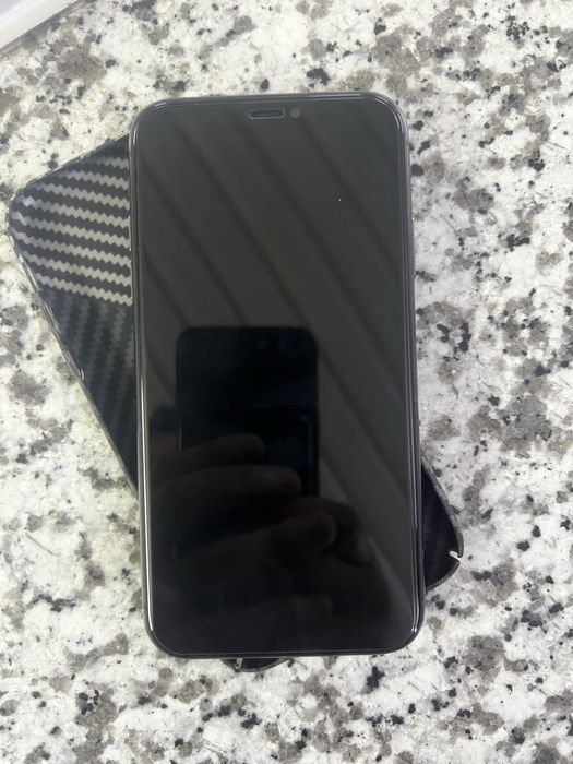 Продаю iPhone 11