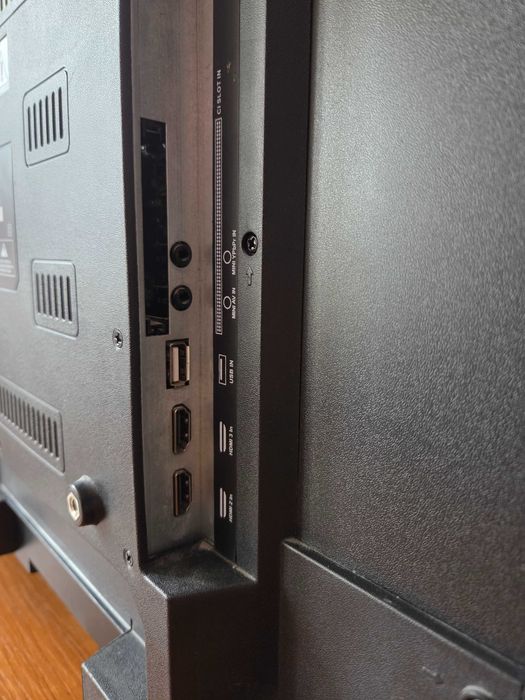 Телевизор Crown 32 инча LCD HD Ready