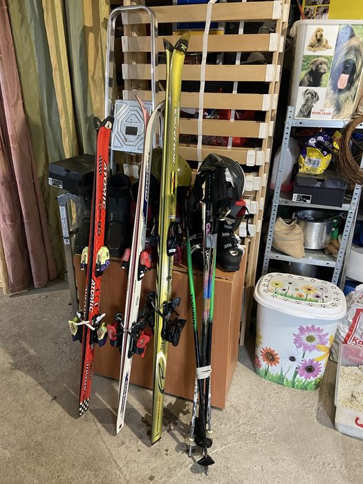 Vand schiuri,clapari si echipamente de skiat marca Italia