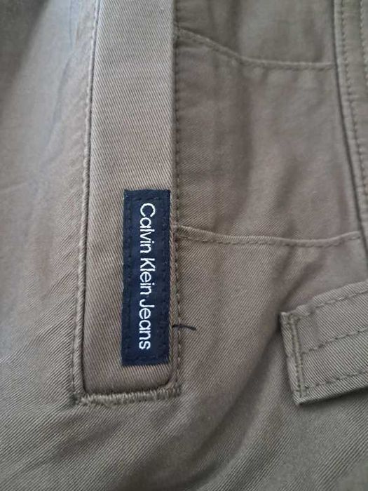 Pantaloni cargo Calvin Klein Jeans, mărimea 30, kaki/olive