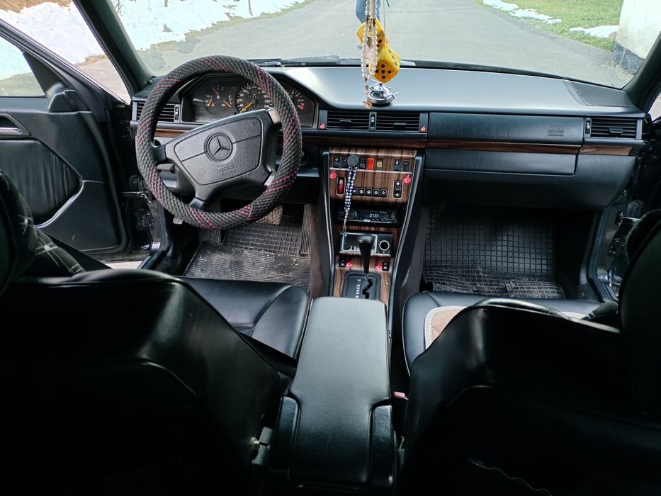 Продам Мерседес 124