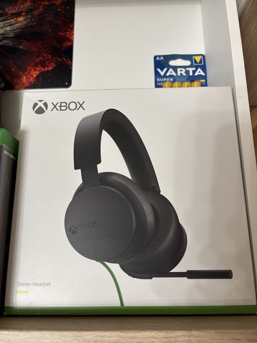 Xbox series X + 44 jocuri + 1 x controller extra + casti + 2TB stocare