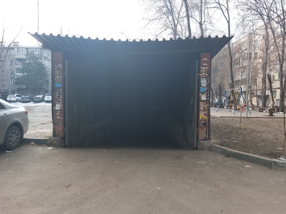 Сдам гараж подземный.