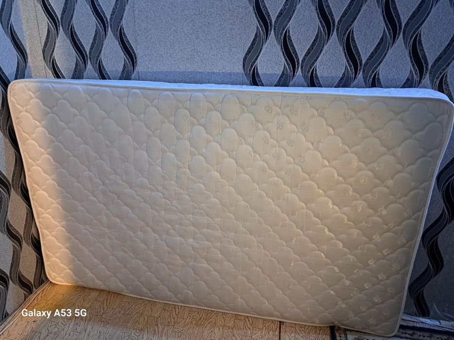 Матрас новый, в хорошем качестве