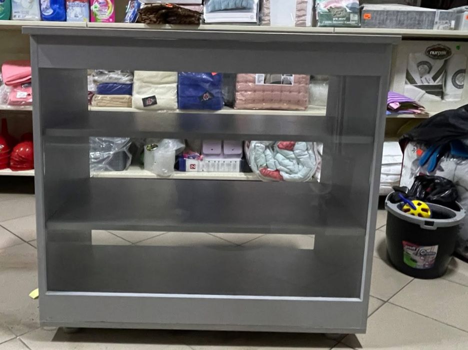 Tejghea din MDF si sticla