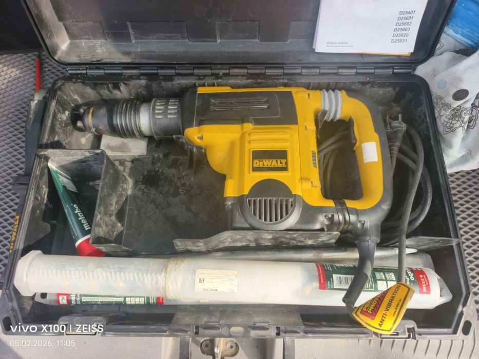 Продам перфоратор  DeWalt  d25601 qs
