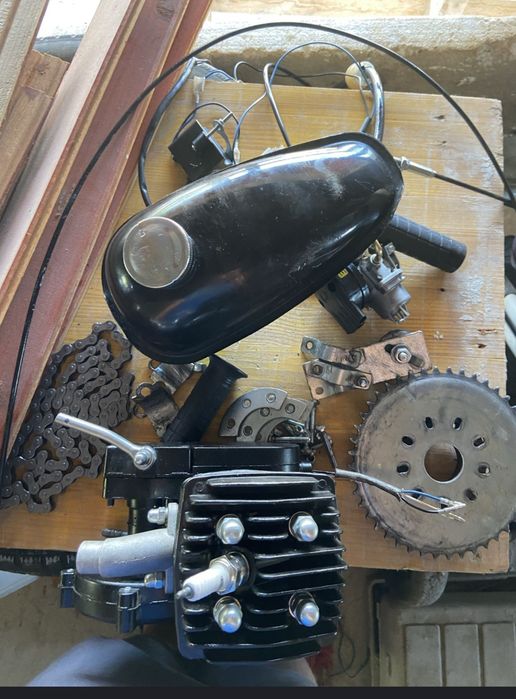 Vând motor bicicleta cu tot cu accesori