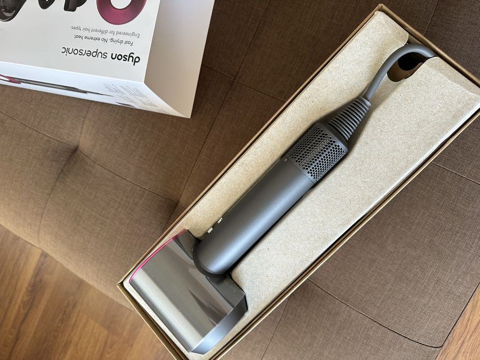 Dyson сешоар ЧИСТО НОВ