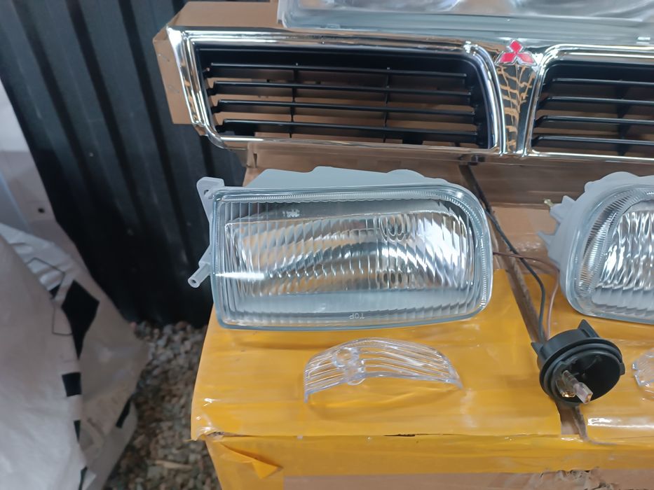 Фары передние Митсубиси Галант 87/92