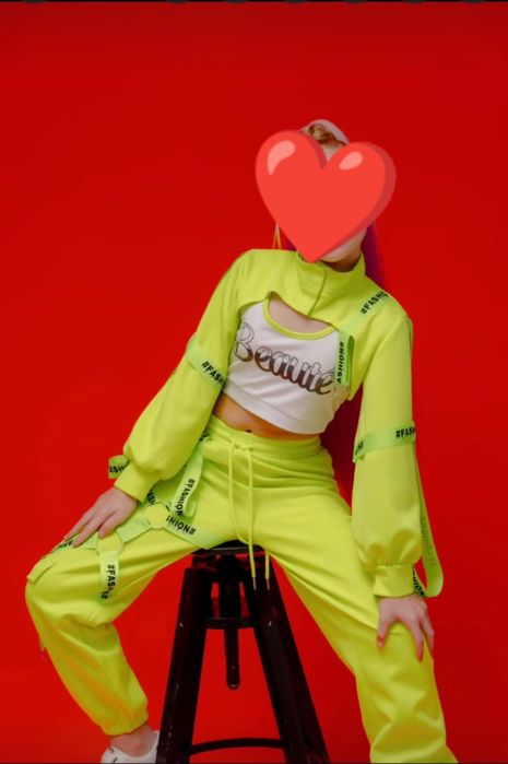 Продам костюм тройка на девочку