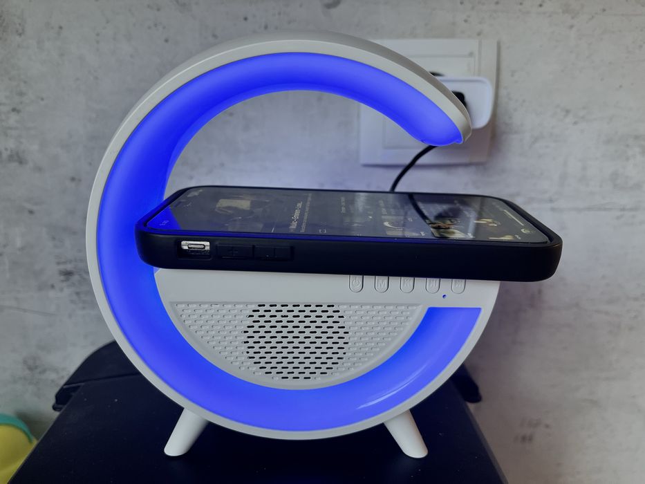 Смарт лампа 4в1.зареждане на телефон,високоговорител,лампа и будилник