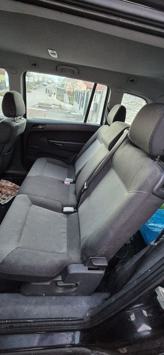 Vând opel zafira
