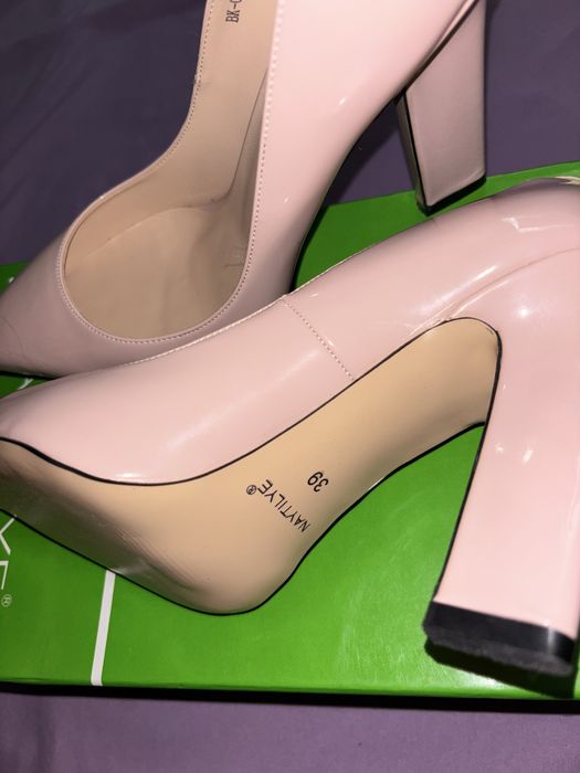 Бежевые каблуки