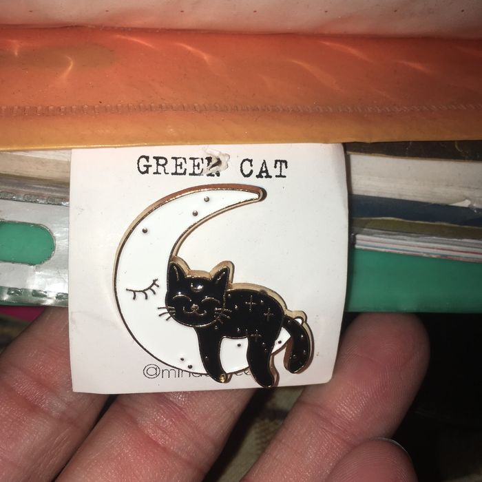 Значок Котик Луна