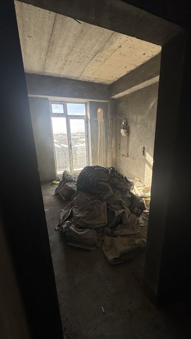 Kvartira sotiladi 72 kv 3 xona kadastiri bor