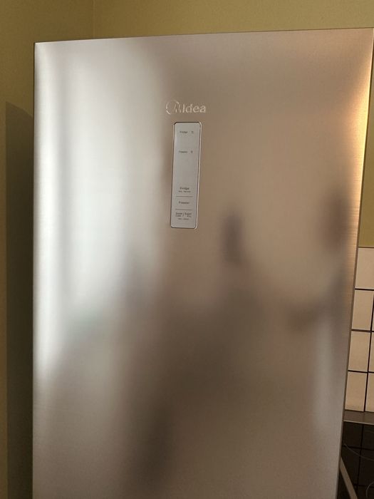 Продам Холодильник Midea MDRB470MGF