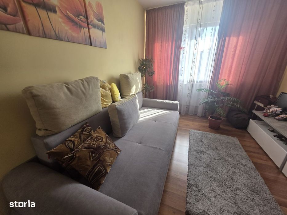 Vand 2 camere zona Astra cu vedere spre Tampa si aer conditionat