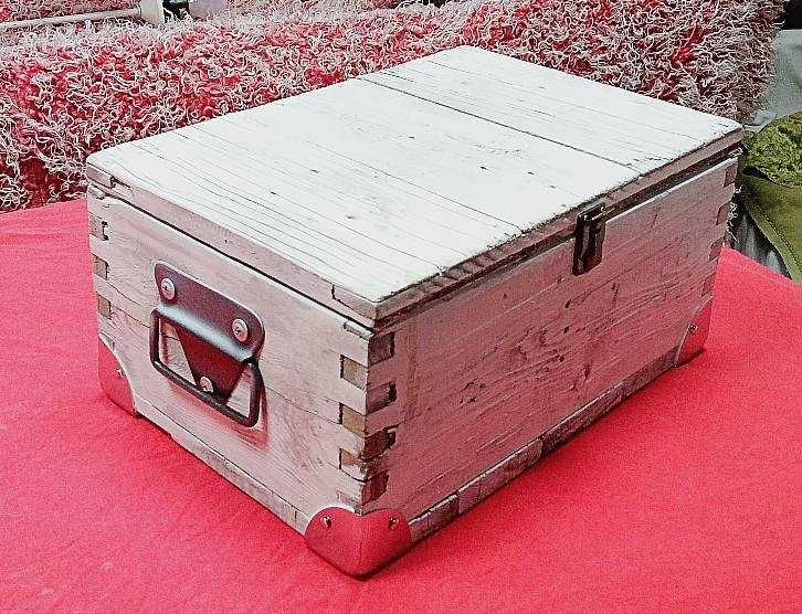 Декоративна кутия, съндъче стил винтидж - промишлен дизайн