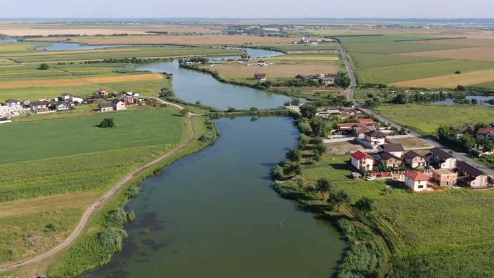 Loturi de teren in rate