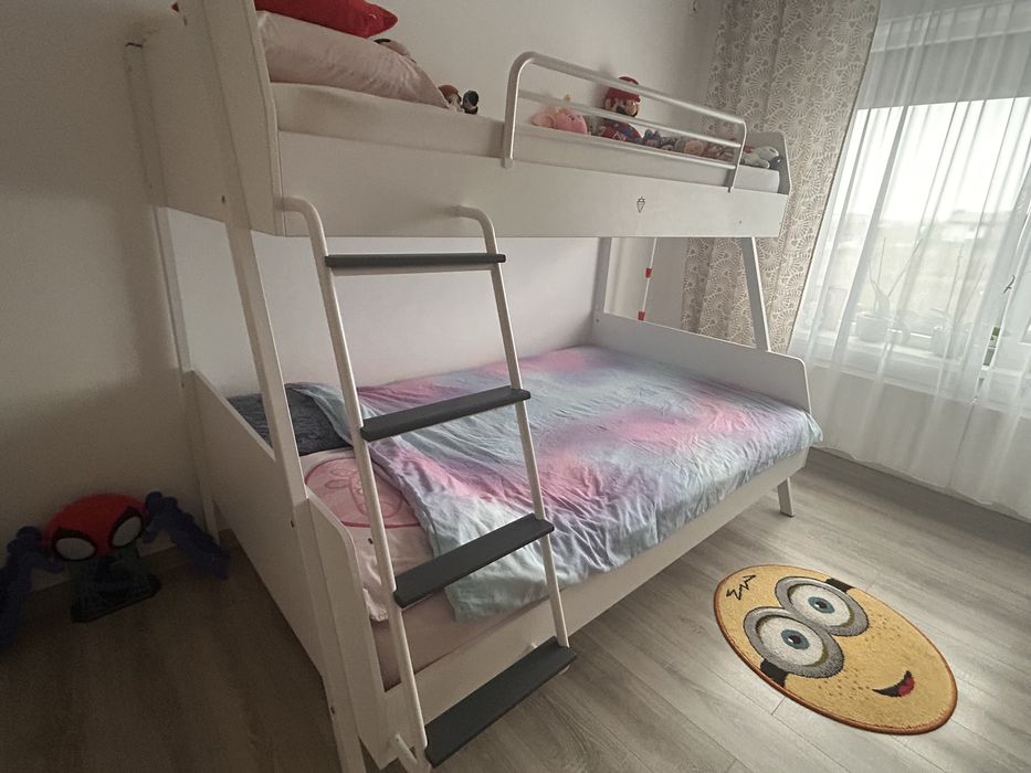 Pat supraetajat si saltele copii