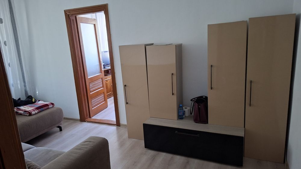 Vând Apartament  3 Camere Valea Rosie
