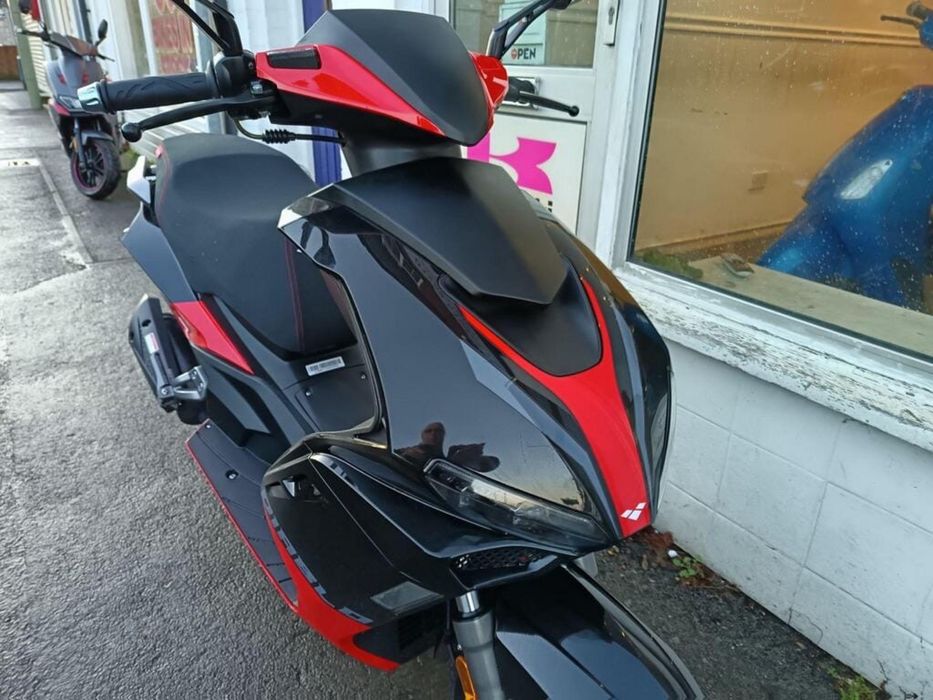 Scooter de închiriat Glovo Wolt Bolt Food
