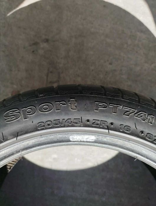 Гуми 205/45/16 .