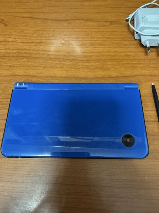 Nintendo DSi XL Modat + Stylus + 3 jocuri