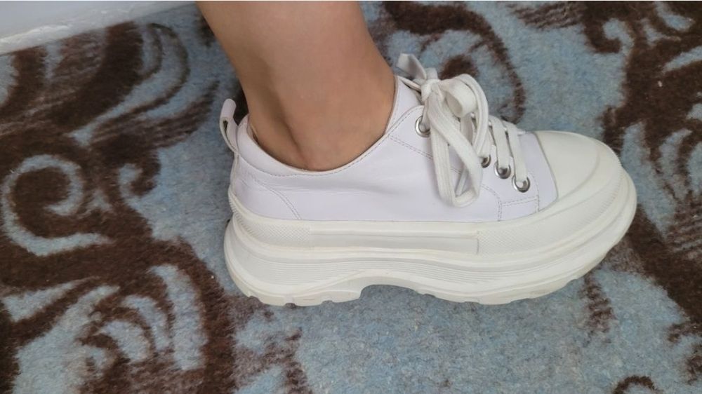 Кроссы, туфли 35-36 размер