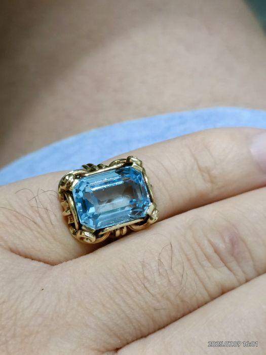 Vind inel din aur 14kt cu Topaz