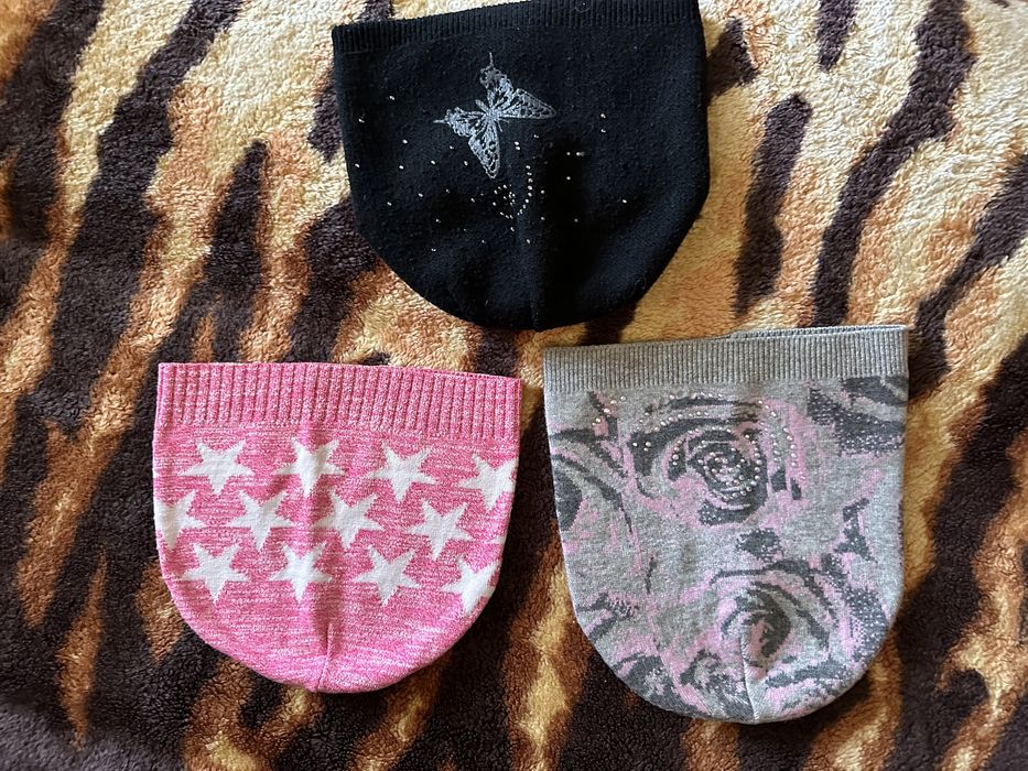 Шапки детские ,варежки.