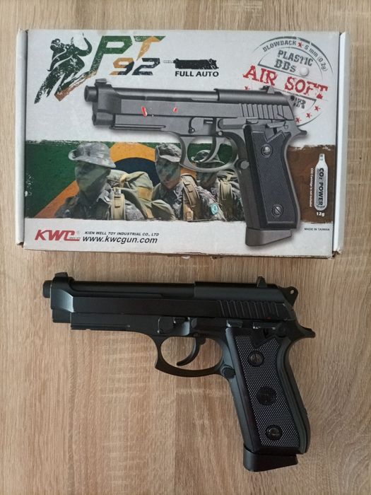 Pistol  PT92 Taurus-Beretta  full auto/semi auto  KWC BlowBack airsoft