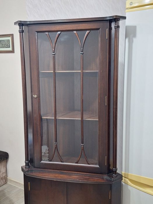 Френска ъглова витрина