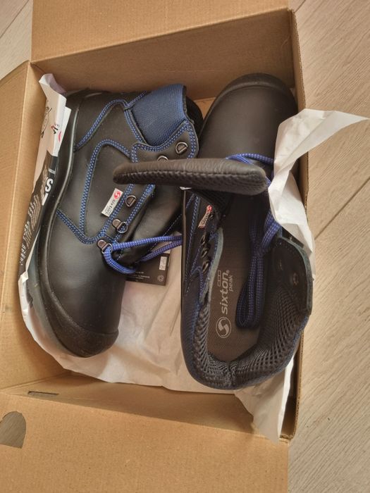 Pantofi si bocanci protectie, noi, in cutie