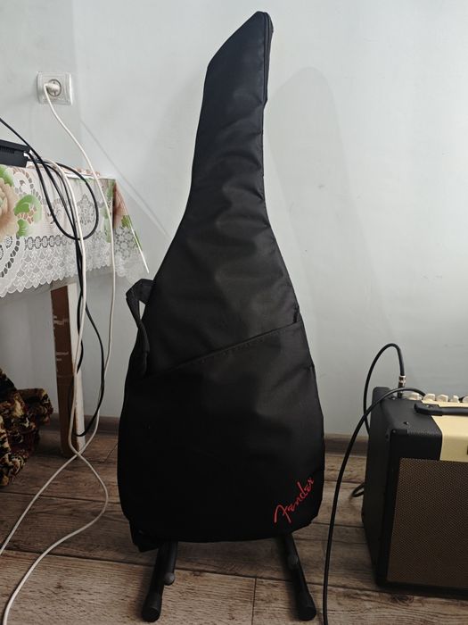 Продам электрогитару squier
 Squier 
Продаю Squier Sonic Stratoc