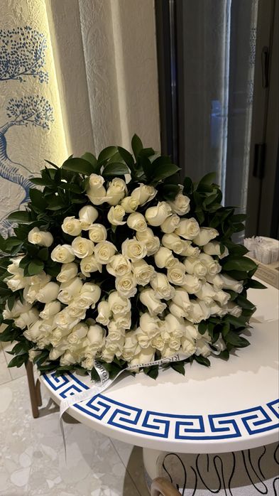 Красивые белые розы