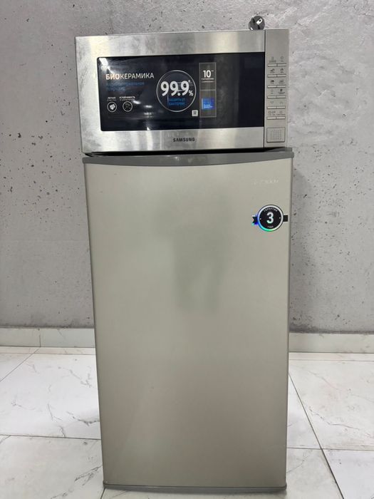 Хододильник серого цвета новый