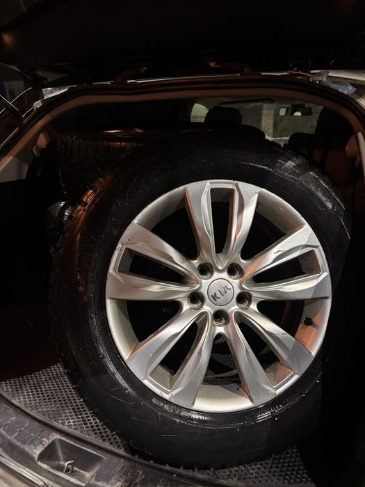 Продам шины с титановым диском R-18