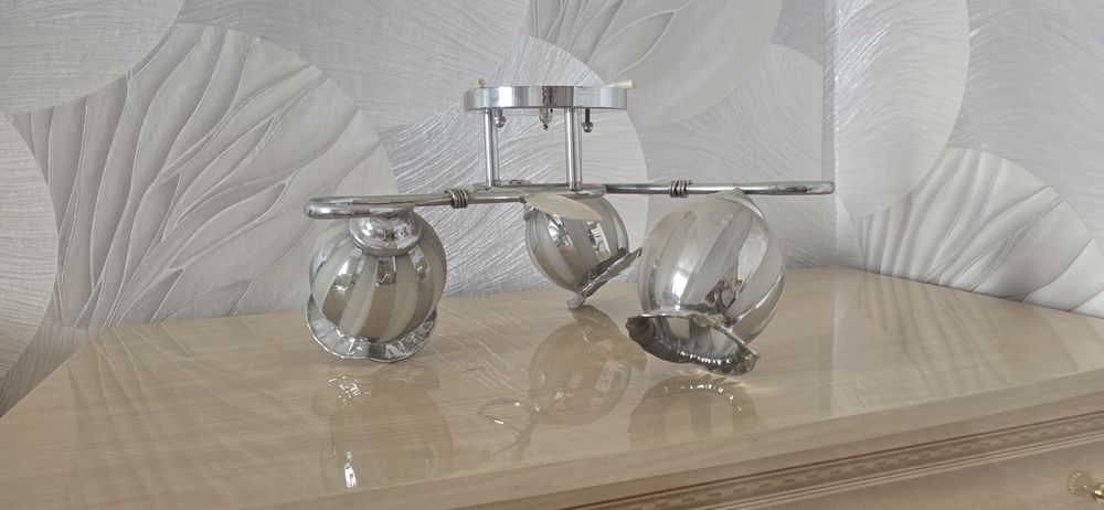 Продам люстры не дор