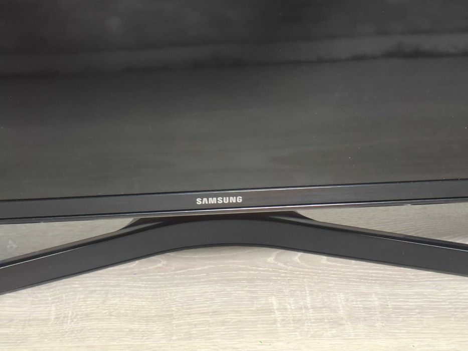 Televizor smart Samsung 4K 108 cm