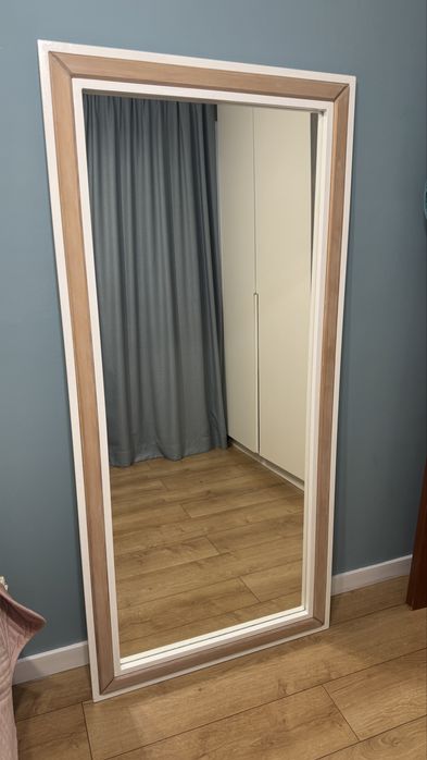 Зеркало с металлической рамой