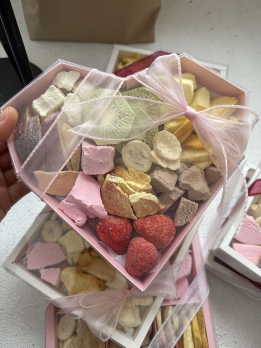 Сублимированное мороженое и фрукты