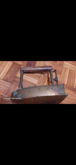 Fier de calcat din bronz ne curatat