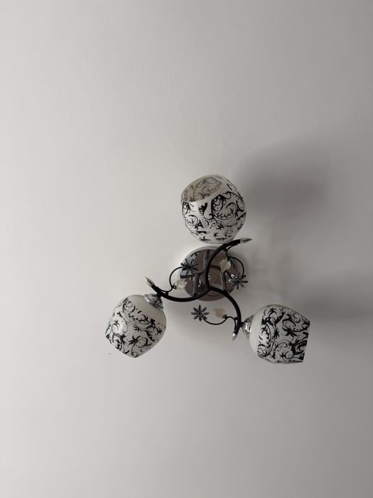 Продам люстру на 3 лампочки