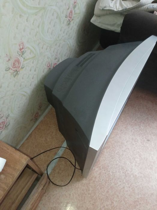 Телевизор LG Flatron (б/у, в отличном состоянии)