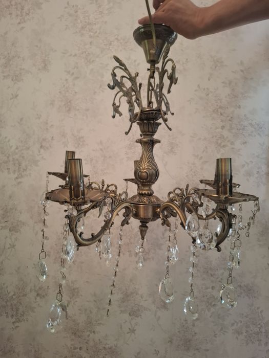 Продам срочно люстра хрустальная.