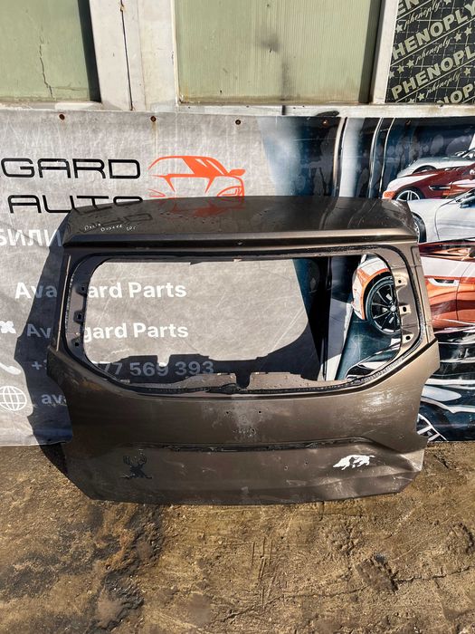Капак,багажник Dacia Duster 2018 3бр